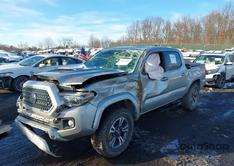 2018 Toyota Tacoma Trd Sport z USA, uszkodzony, nr VIN 5TFCZ5AN7JX129792